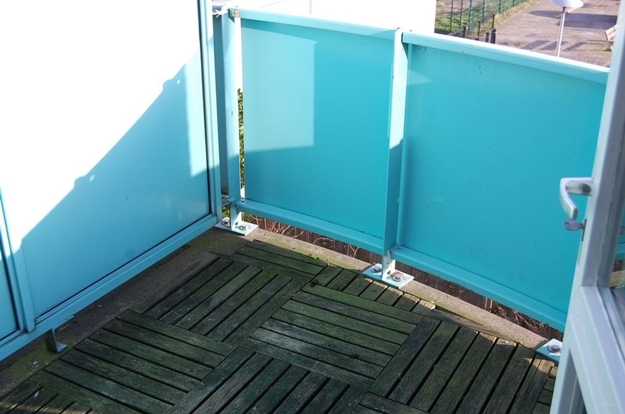 2-bedroom apartment with sunny balcony - Image 7