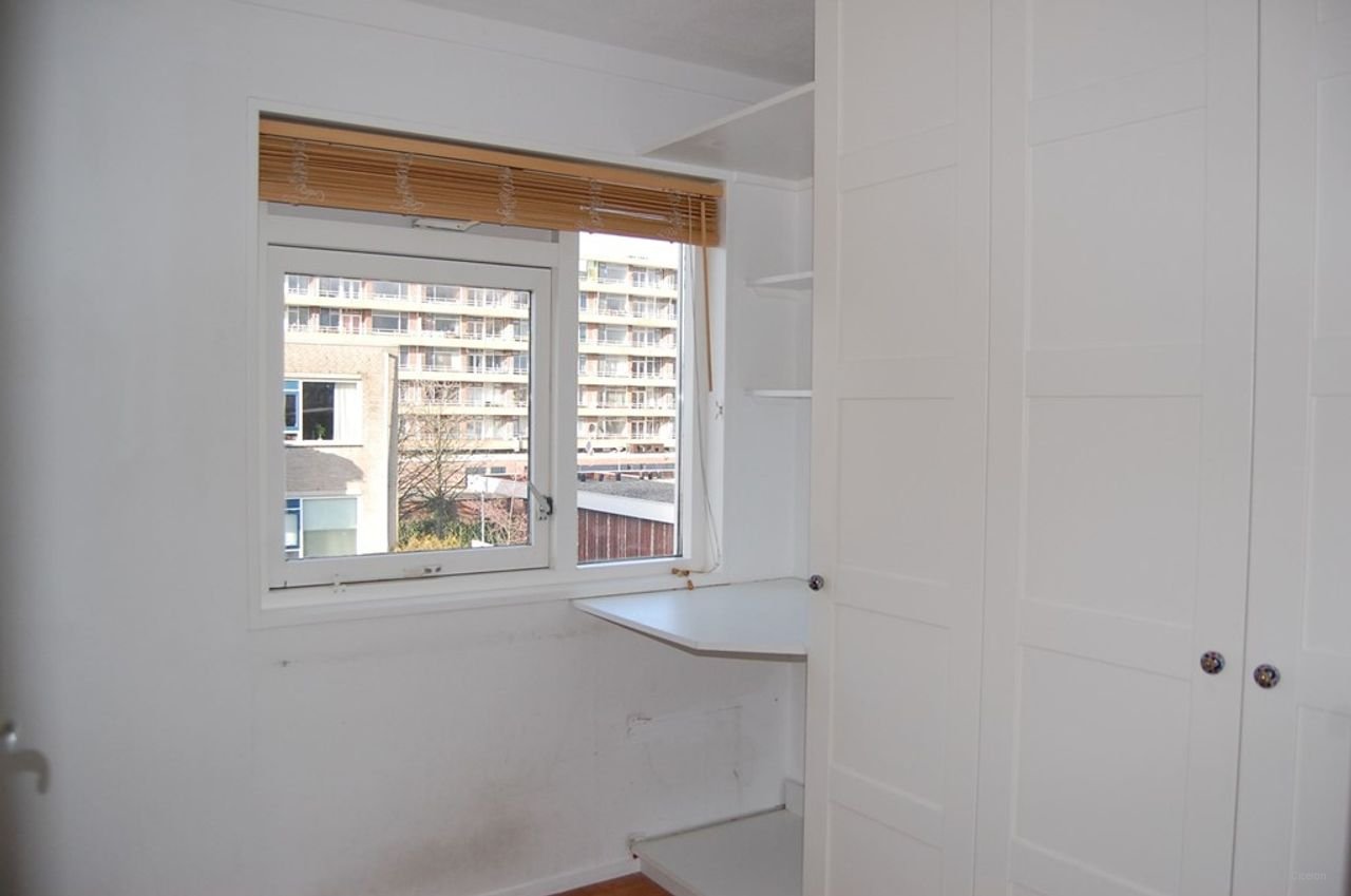 2-bedroom apartment with sunny balcony - Image 14