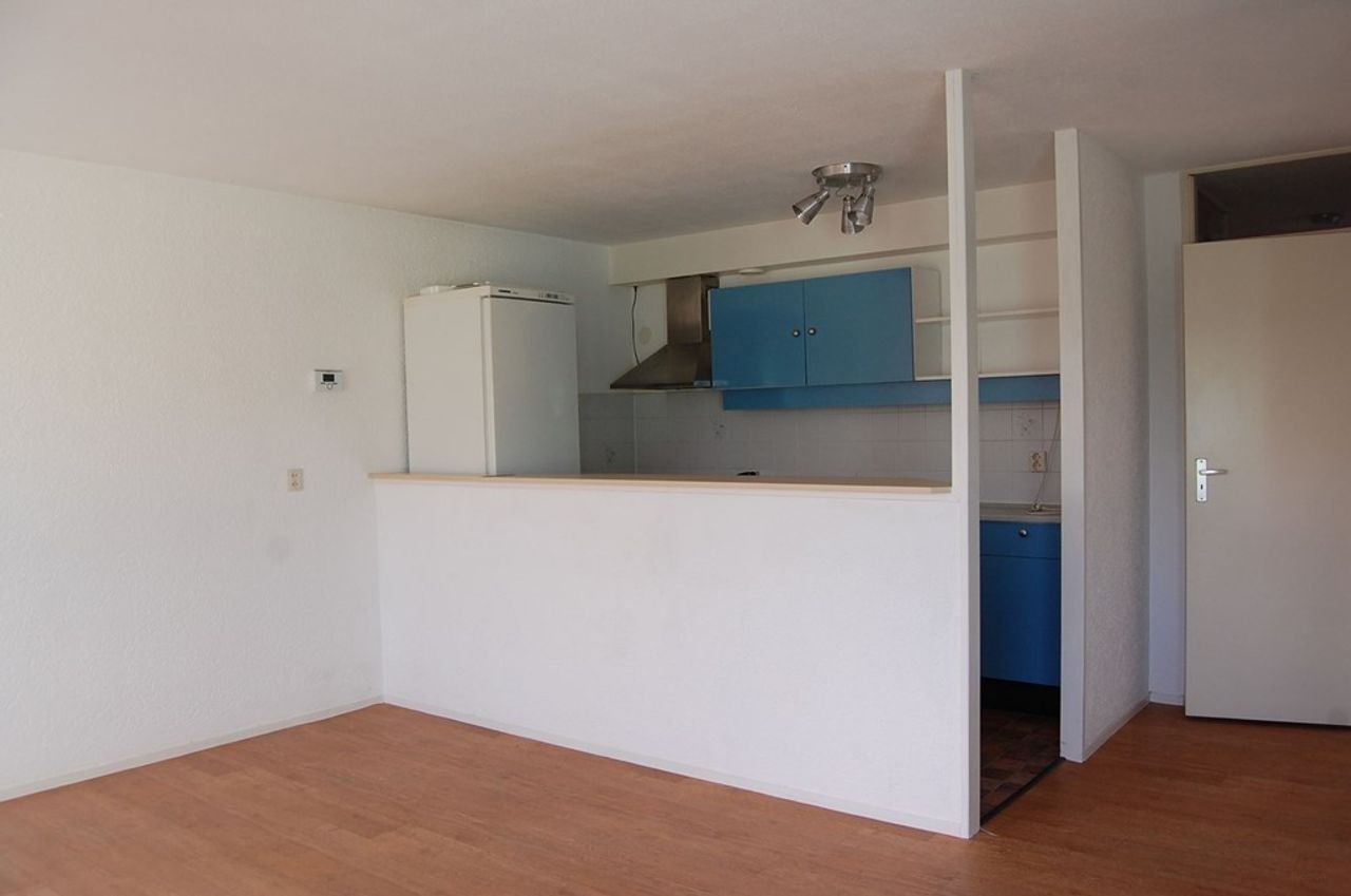 2-bedroom apartment with sunny balcony - Image 9