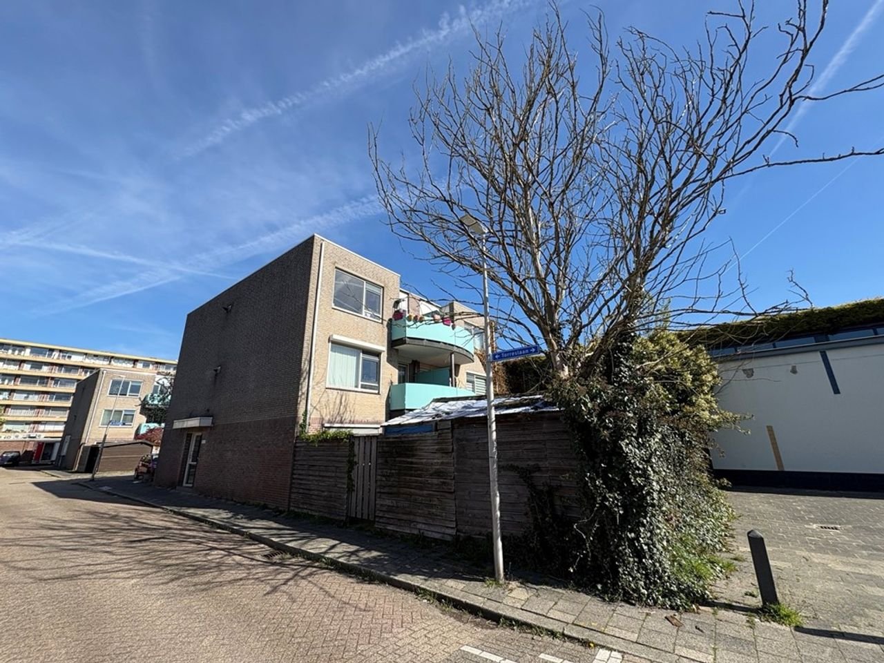 2-bedroom apartment with sunny balcony - Image 1