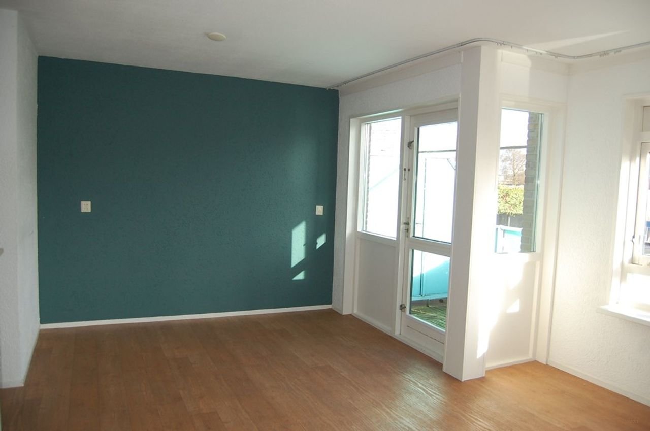 2-bedroom apartment with sunny balcony - Image 3