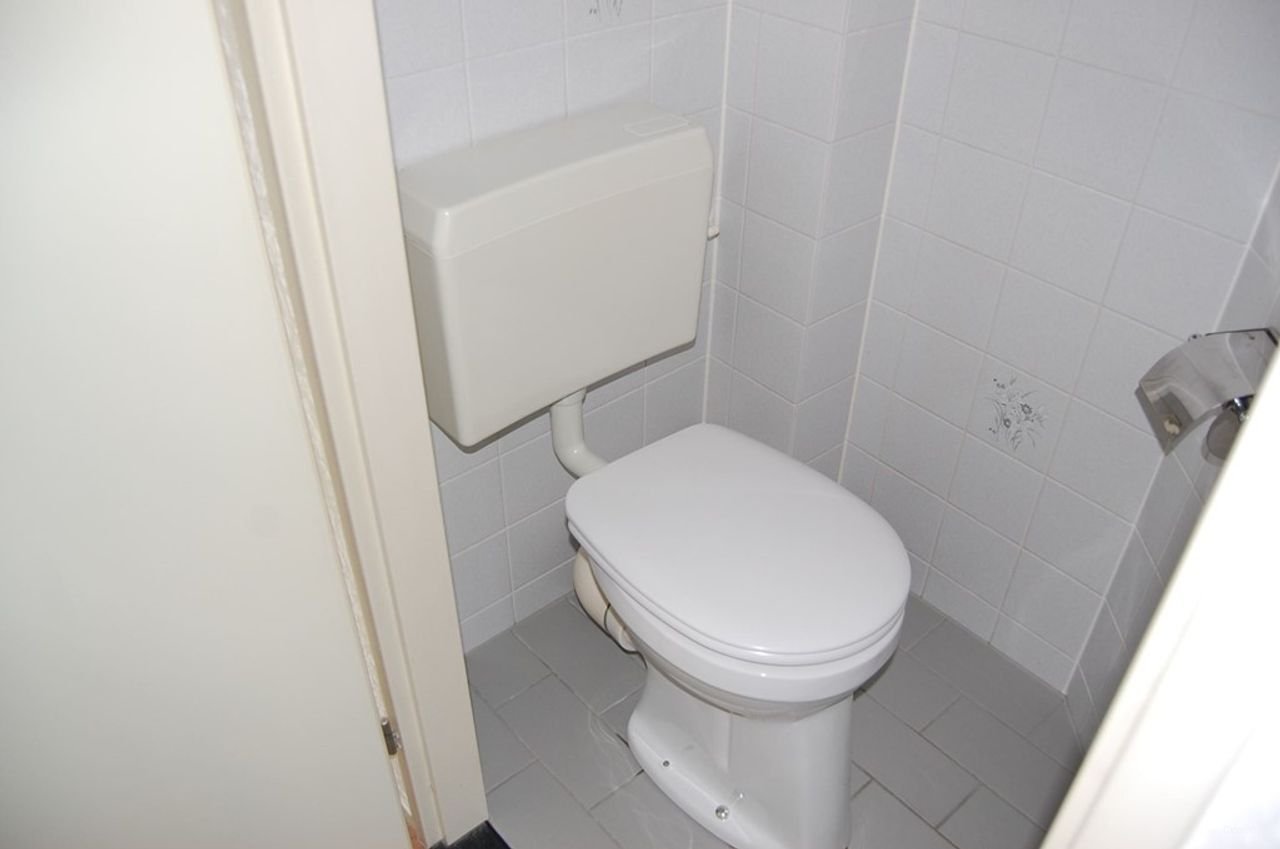 2-bedroom apartment with sunny balcony - Image 16