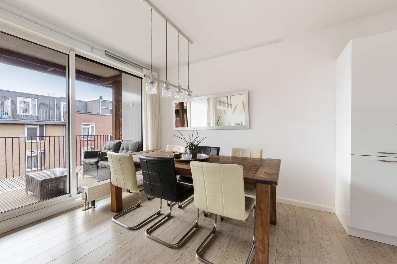 Gemeubileerd 3-kamerappartement met balkon - Afbeelding 1