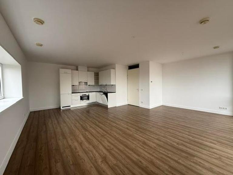 A+ apartment on the 11th floor in Noord - Image 2