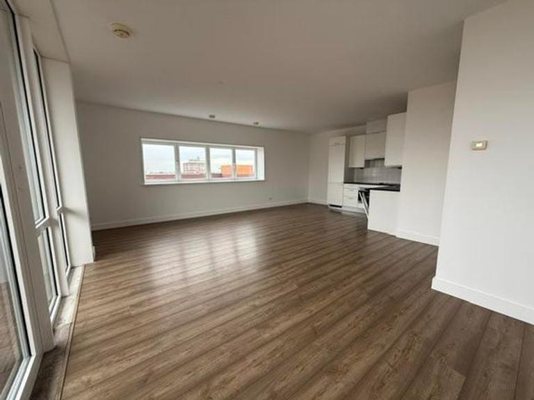 A+ apartment on the 11th floor in Noord - Image 3