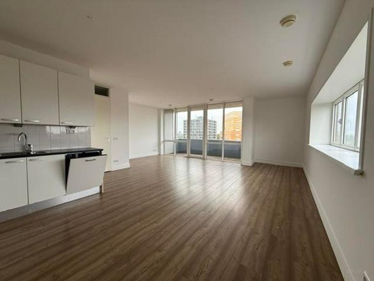 A+ apartment on the 11th floor in Noord - Image 4