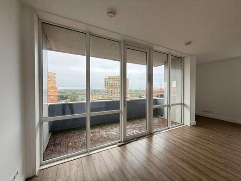 A+ apartment on the 11th floor in Noord - Image 6