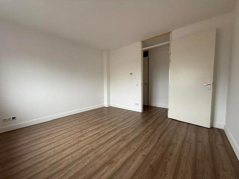 A+ apartment on the 11th floor in Noord - Image 8