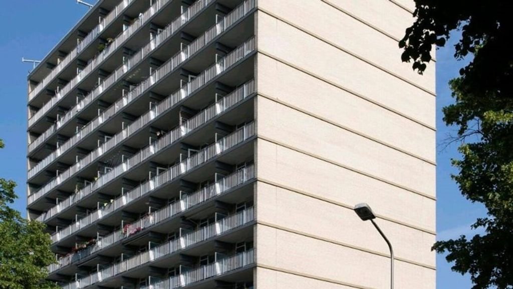 1-bedroom apartment with balcony in Randwijck - Image 3