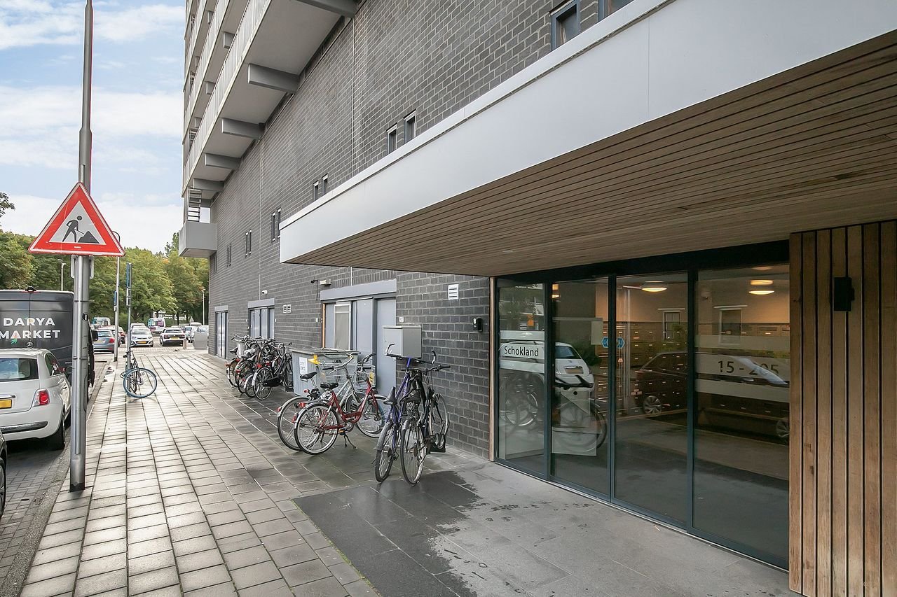 1-bedroom apartment with balcony in Randwijck - Image 7