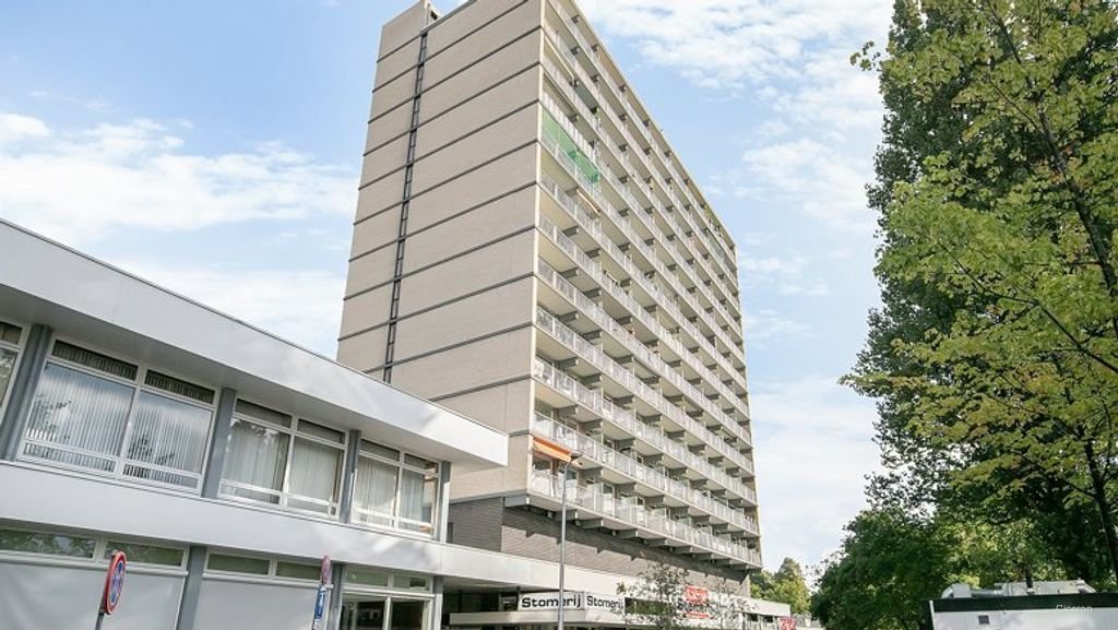 1-bedroom apartment with balcony in Randwijck - Image 2