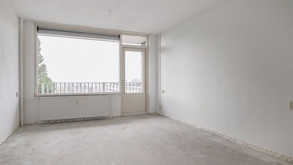 1-bedroom apartment with balcony in Randwijck - Image 1
