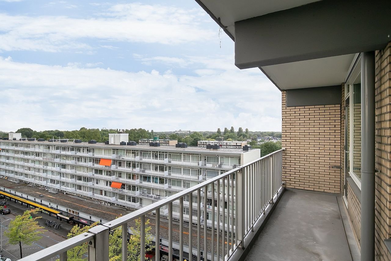 1-bedroom apartment with balcony in Randwijck - Image 10