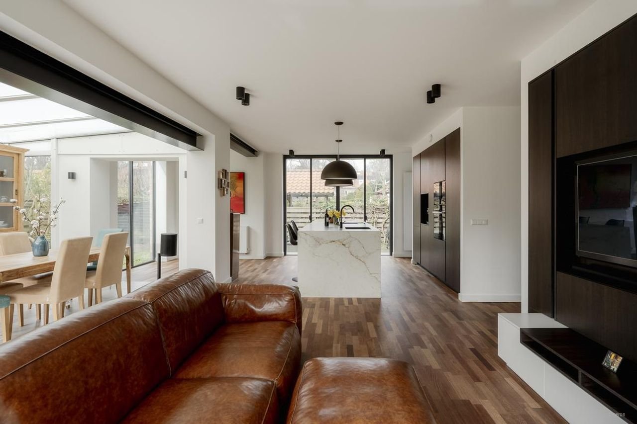 Fully renovated house with garden - Image 6