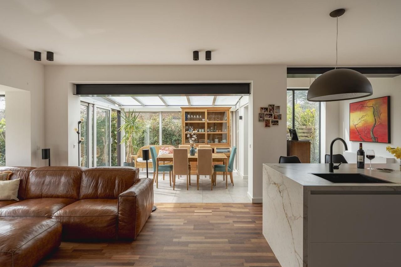 Fully renovated house with garden - Image 3