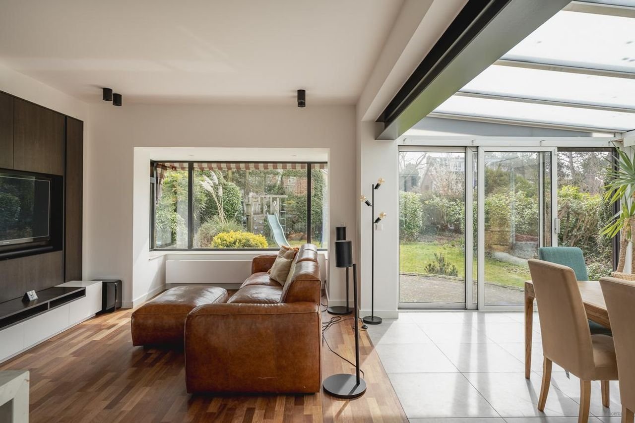 Fully renovated house with garden - Image 4