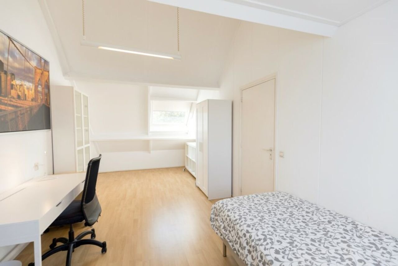 Hoekwoning met zonnige tuin in Middenhoven - Afbeelding 18