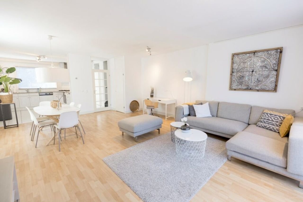 Hoekwoning met zonnige tuin in Middenhoven - Afbeelding 2