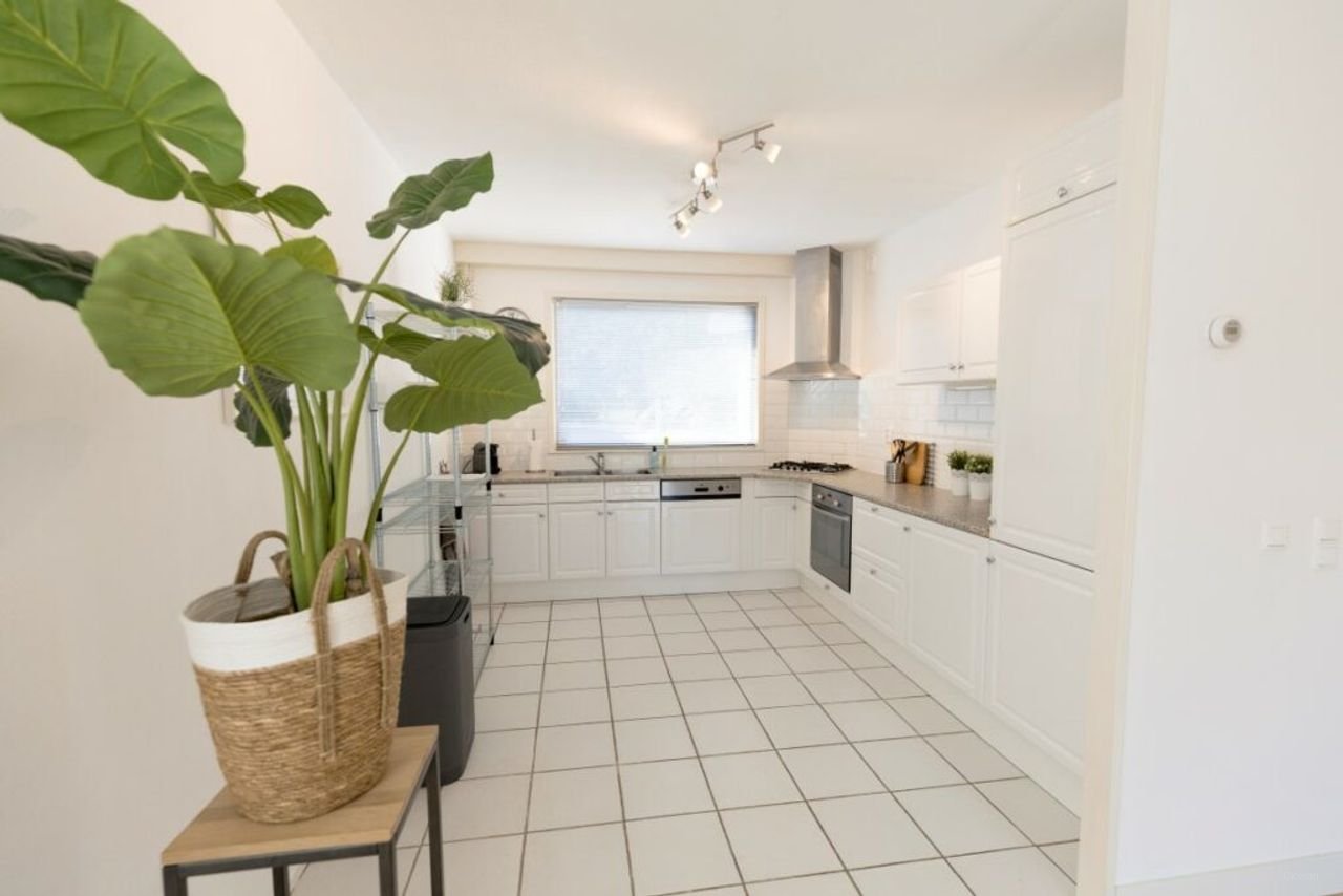 Hoekwoning met zonnige tuin in Middenhoven - Afbeelding 7