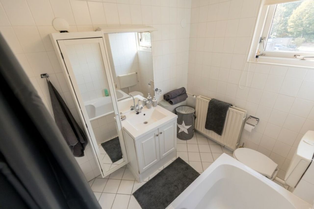 Hoekwoning met zonnige tuin in Middenhoven - Afbeelding 14