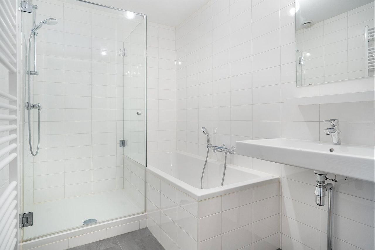 Bovenste etage met uitzicht op Reitdiep - Afbeelding 7