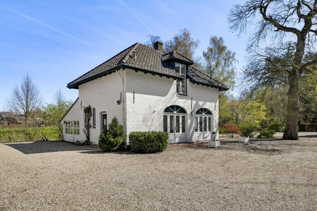 Detached living on the Nieuwenbroeck estate - Image 1