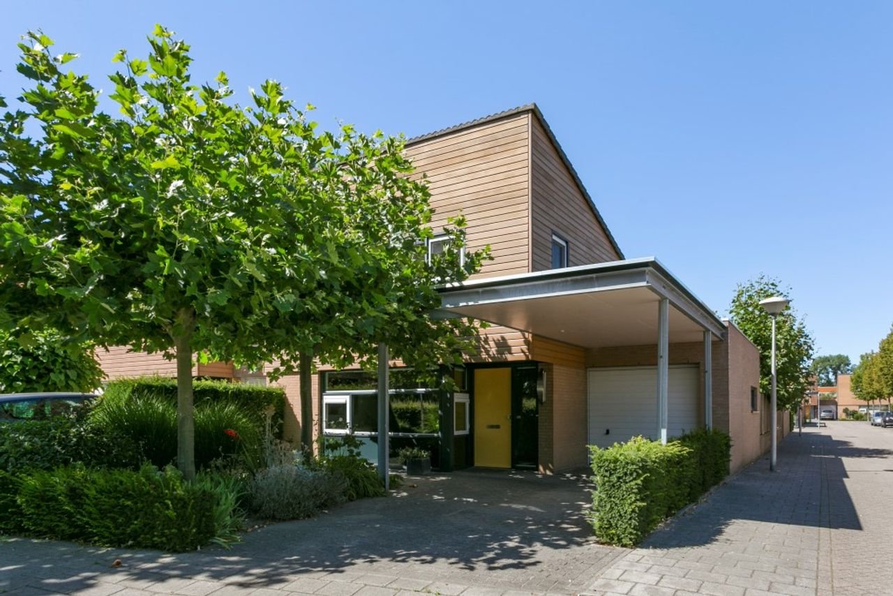 Huis met 3 slaapkamers en garage - Afbeelding 1