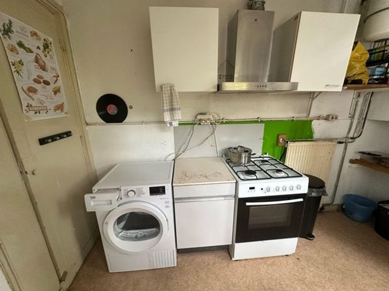 Room of 26 m² with sunny balcony - Image 9