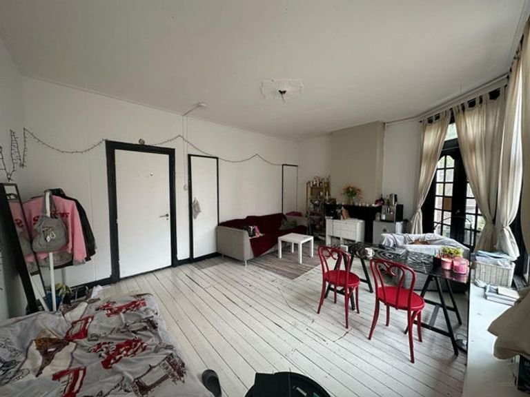 Room of 26 m² with sunny balcony - Image 2