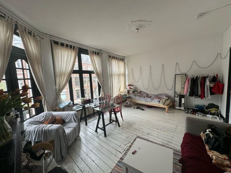 Room of 26 m² with sunny balcony - Image 4