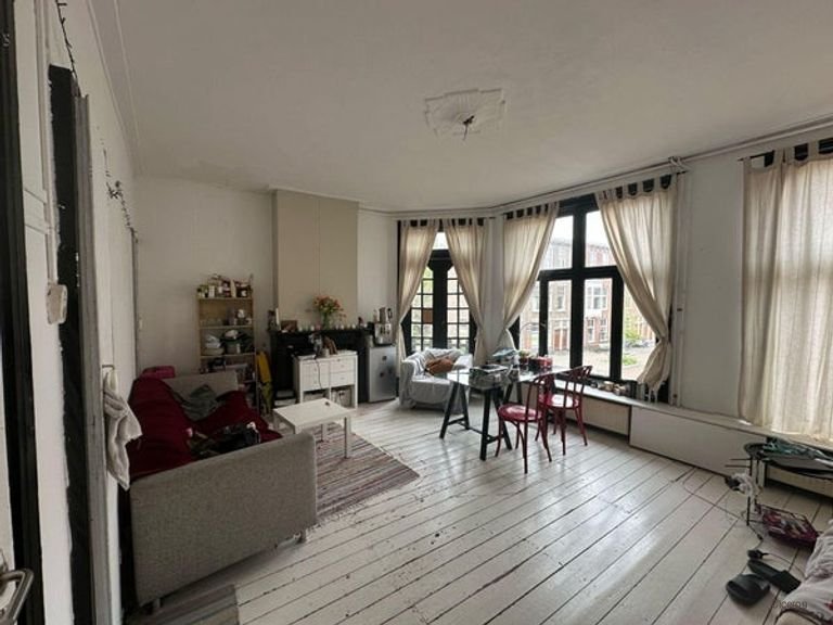 Room of 26 m² with sunny balcony - Image 1