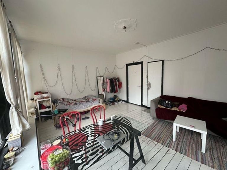 Room of 26 m² with sunny balcony - Image 3