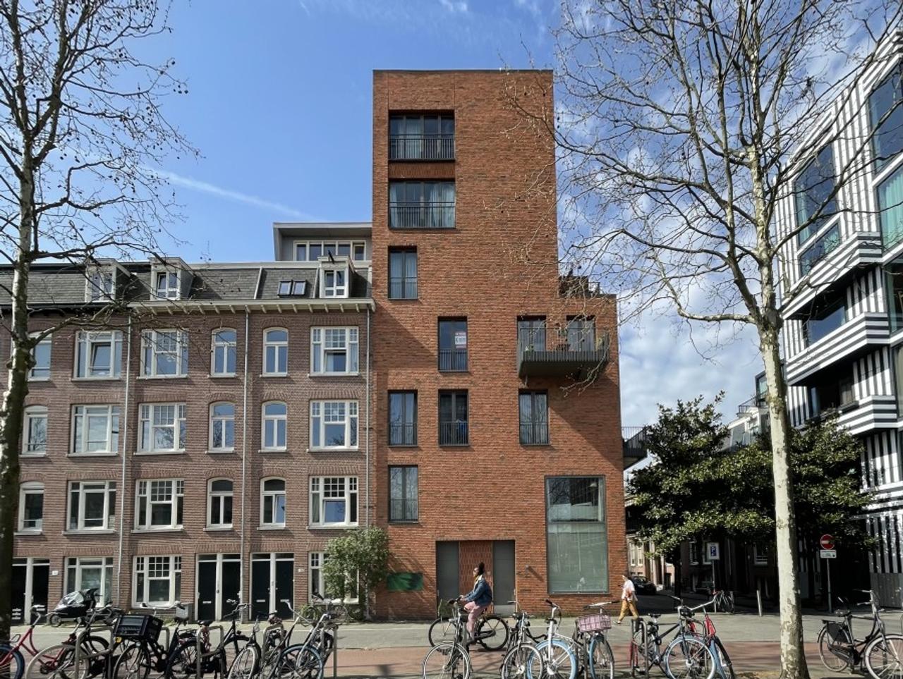 2-kamerappartement met terras in Weesperzijde - Afbeelding 1