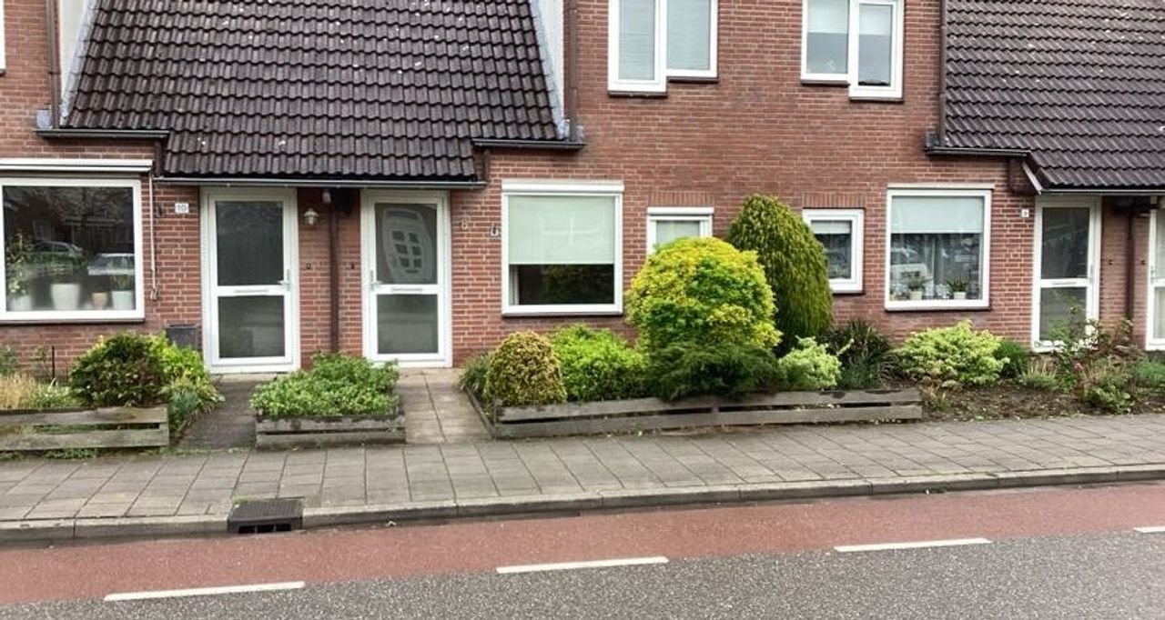 Terraced house of 80m² with garden in Borculo - Image 1