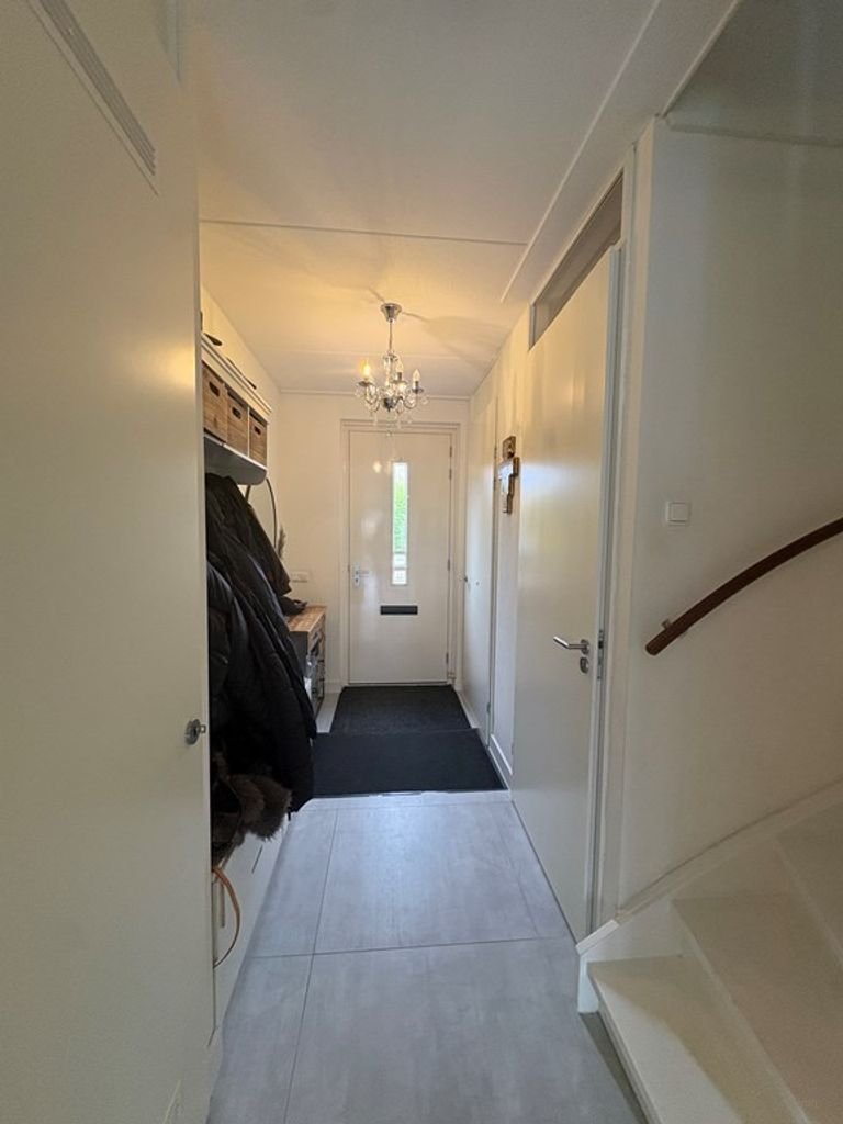 Energy-efficient family home with 4 bedrooms in Badhoevedorp - Image 1