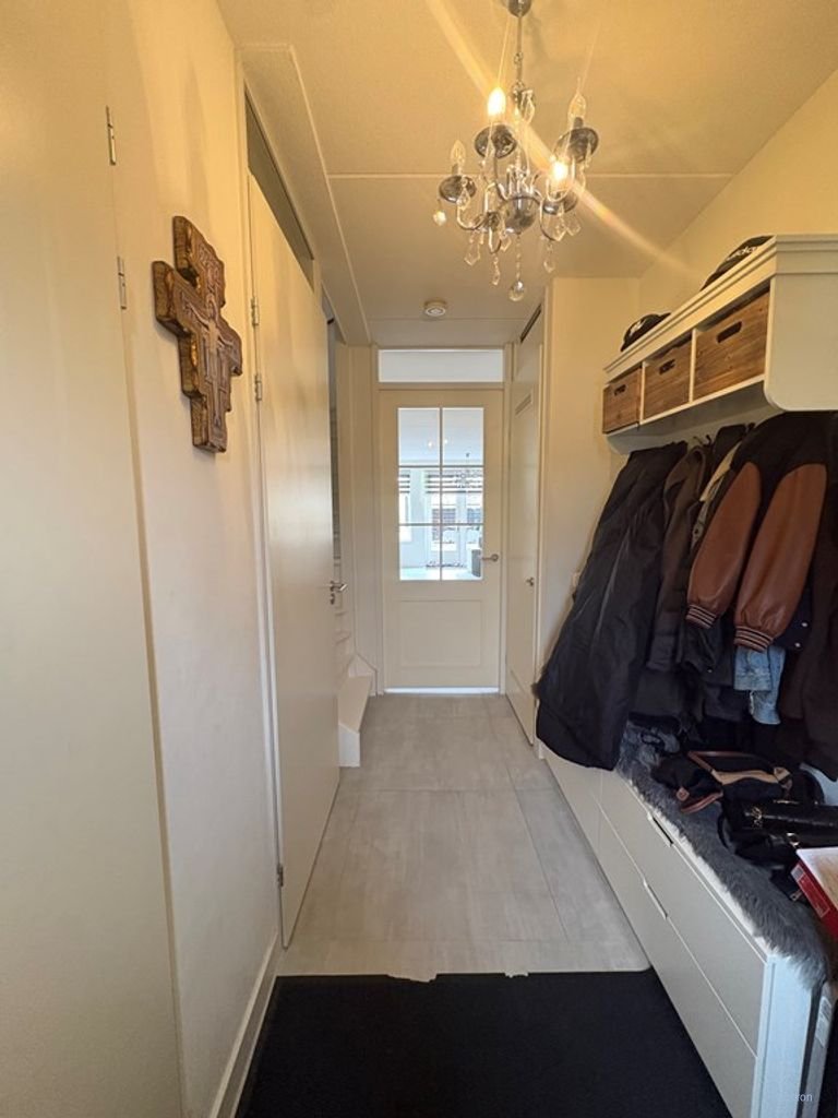 Energy-efficient family home with 4 bedrooms in Badhoevedorp - Image 2