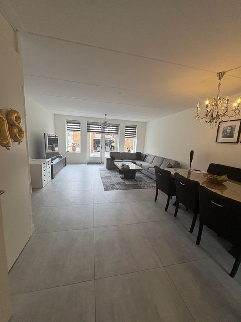 Energy-efficient family home with 4 bedrooms in Badhoevedorp - Image 3