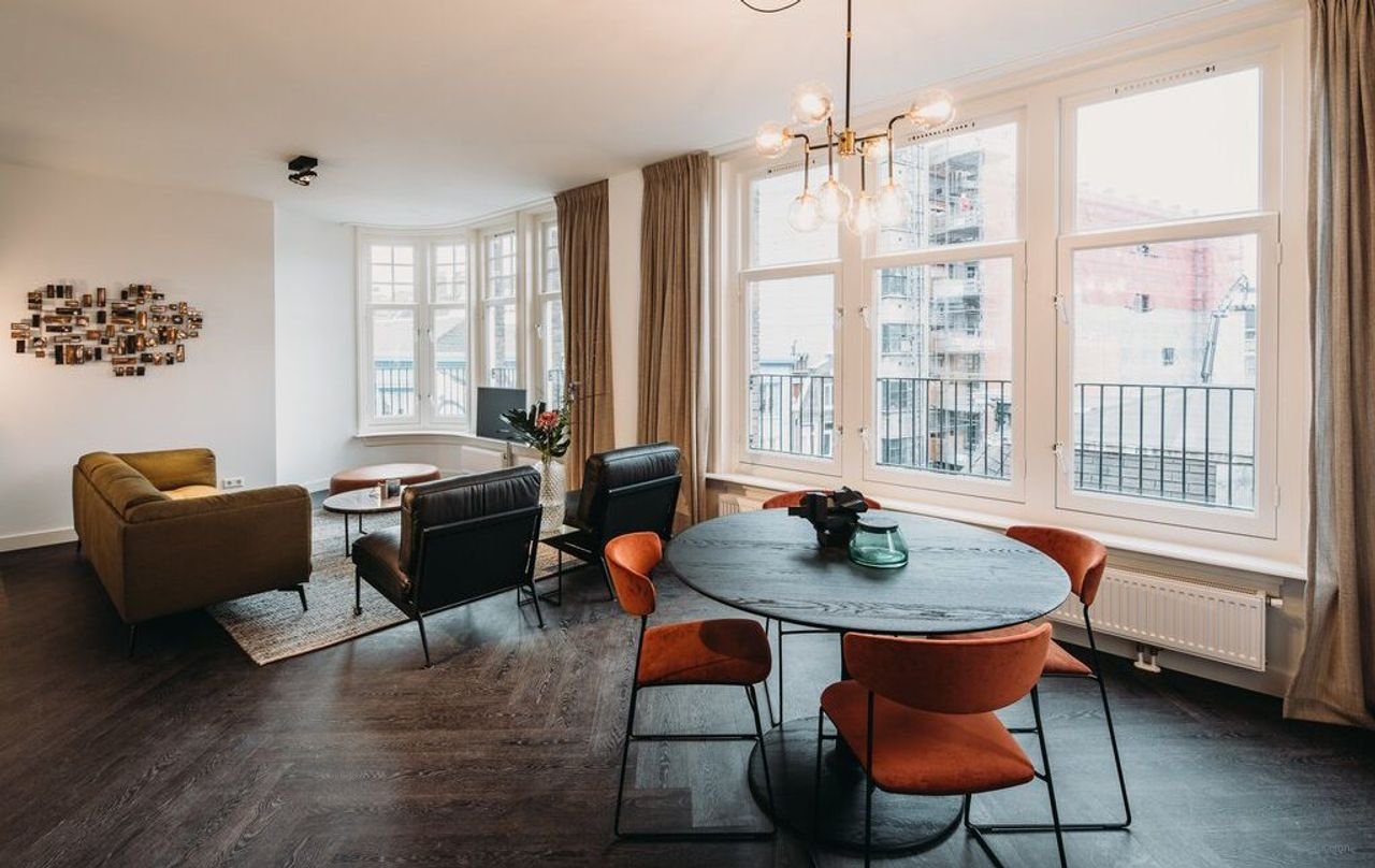 Gemeubileerd appartement met terras op de Spuistraat - Afbeelding 1