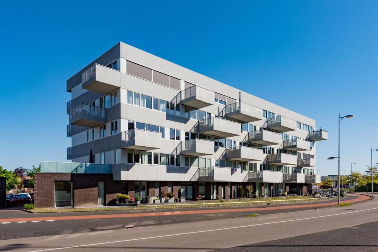 3-kamer appartement met terras bij station - Afbeelding 1
