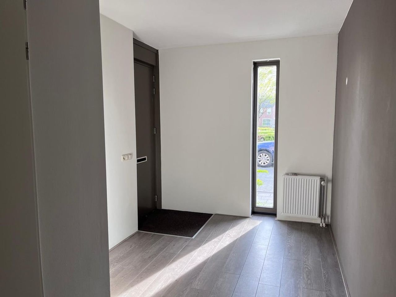 Ruime gezinswoning met garage - Afbeelding 2