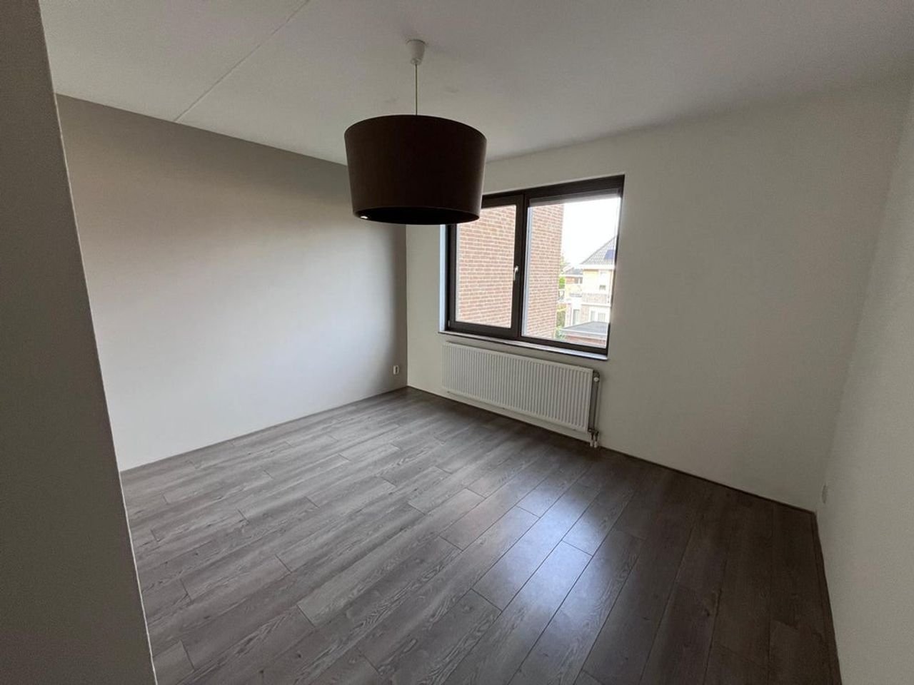 Ruime gezinswoning met garage - Afbeelding 10