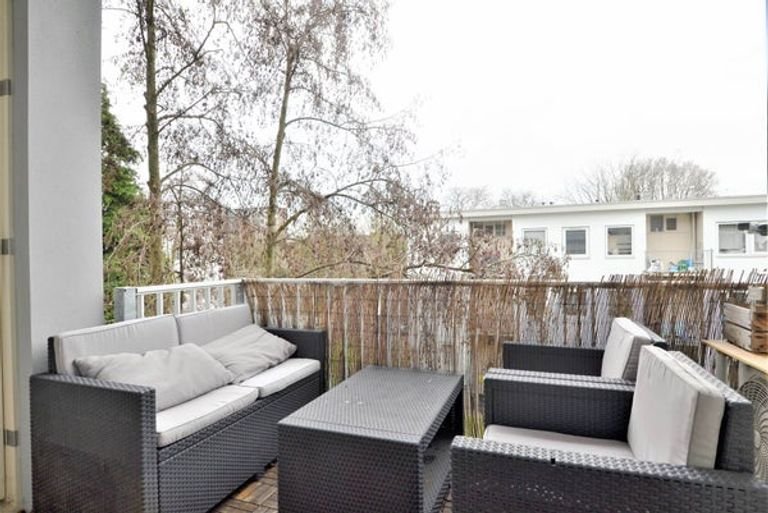 Furnished 2-bedroom apartment with balcony - Image 10