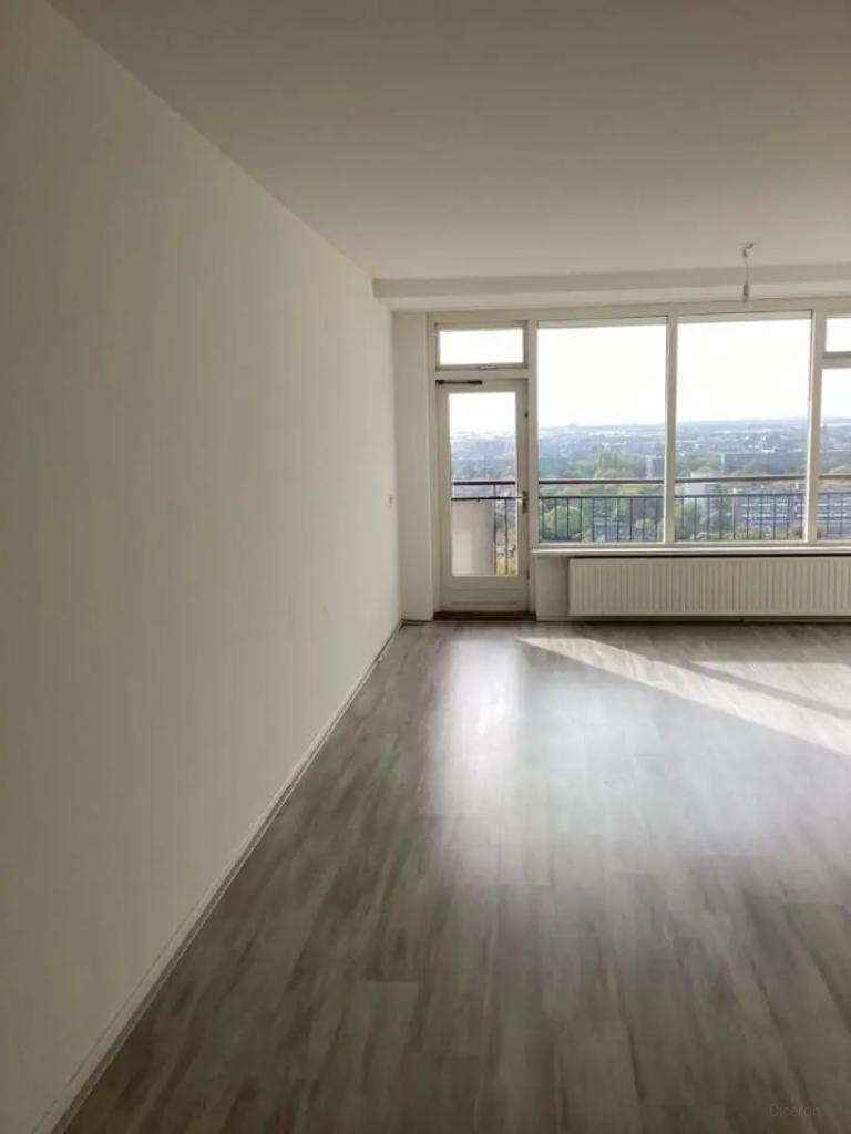 90 m² woonruimte met balkon en werkkamer - Afbeelding 3