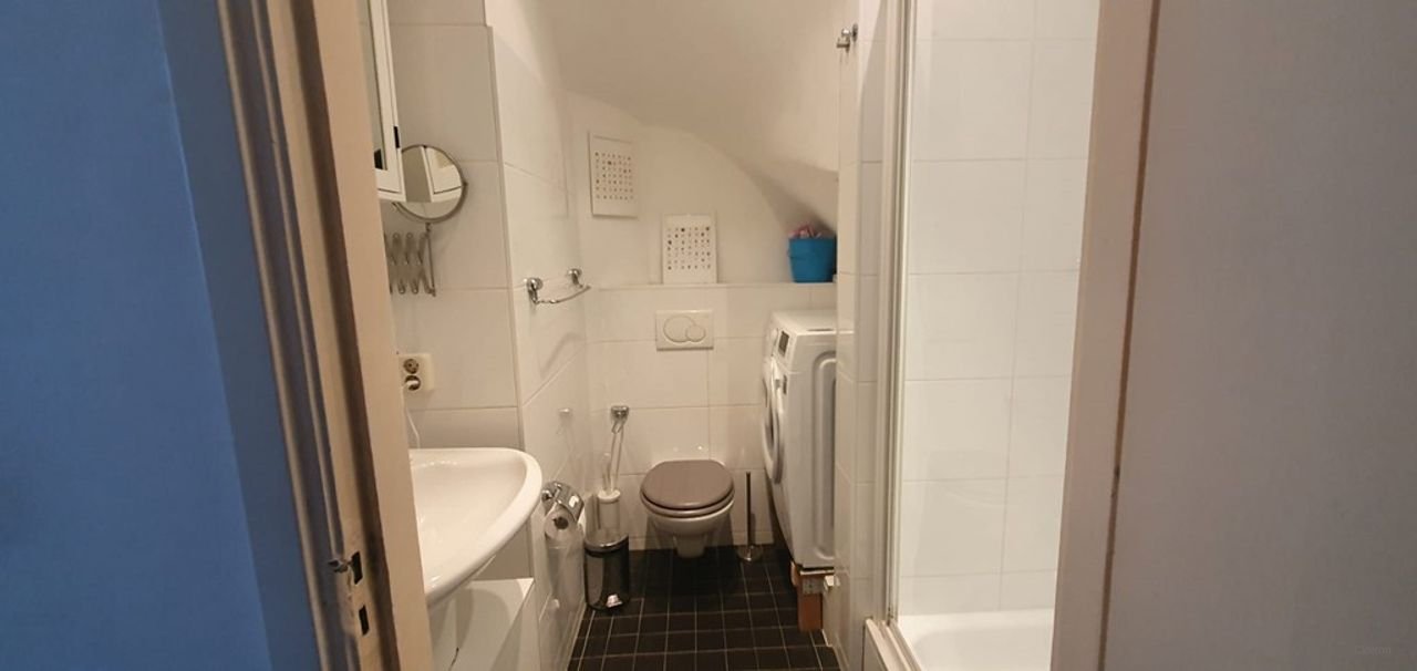 Bright 2-bedroom apartment in Haarlem - Image 2