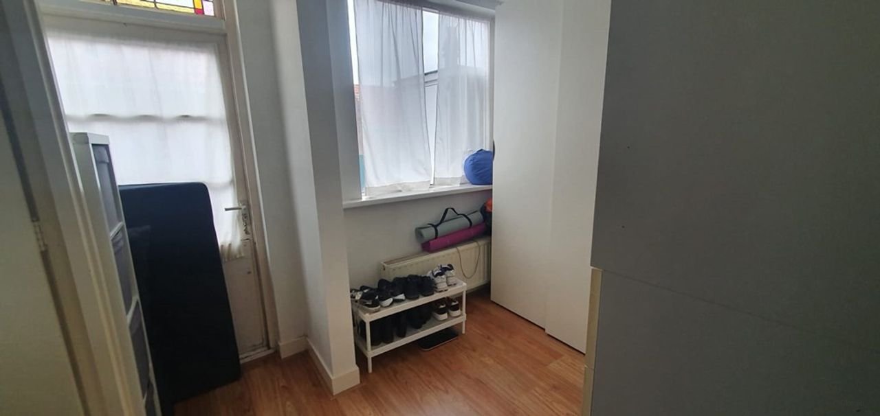 Bright 2-bedroom apartment in Haarlem - Image 5