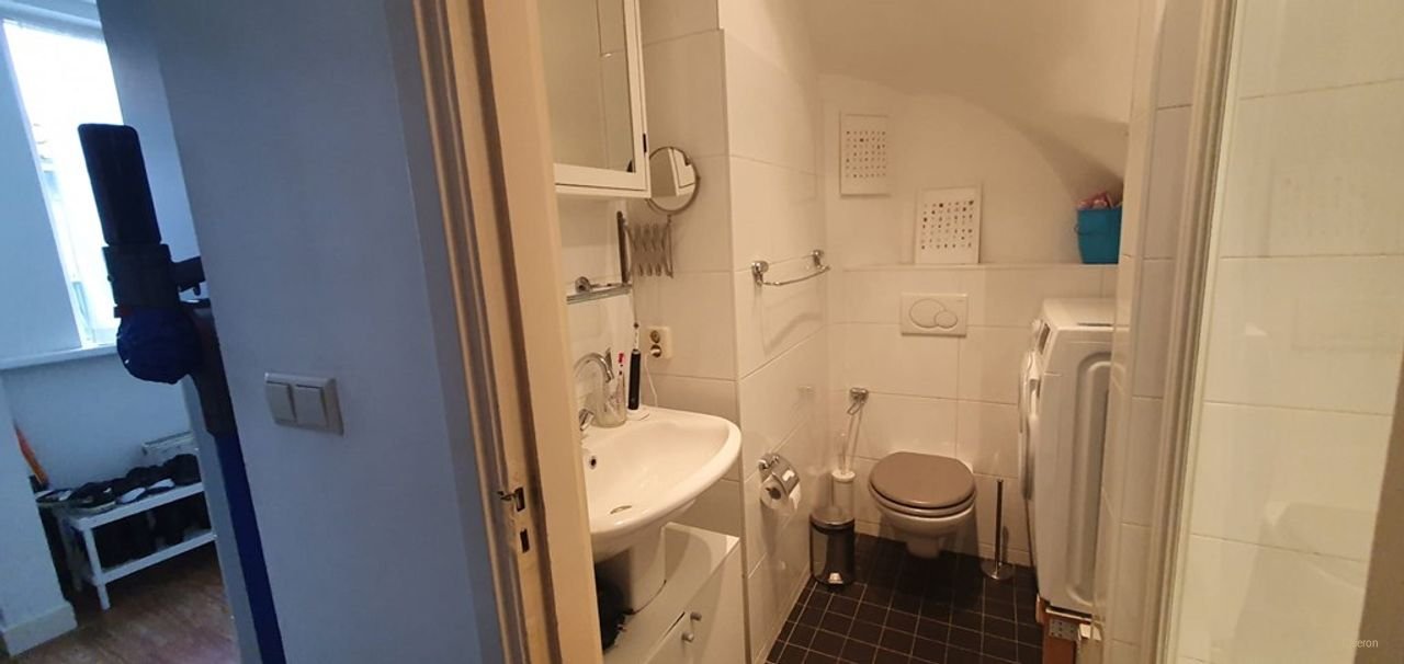 Bright 2-bedroom apartment in Haarlem - Image 8