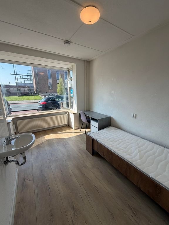 Furnished student house with 5 bedrooms - Image 8