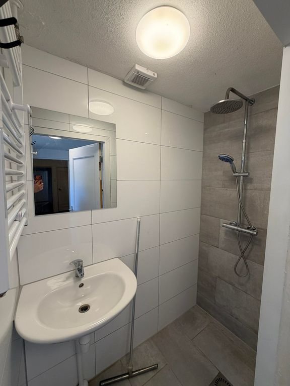 Furnished student house with 5 bedrooms - Image 5