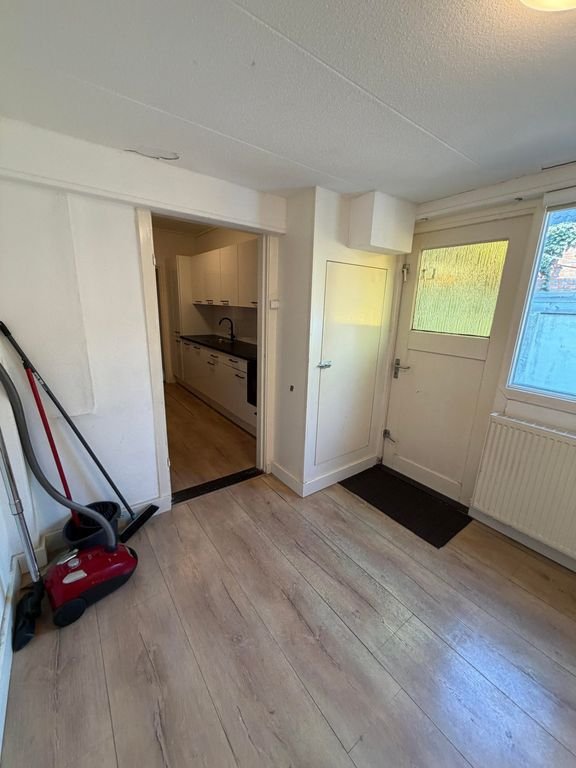 Furnished student house with 5 bedrooms - Image 4