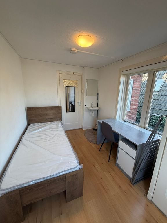 Furnished student house with 5 bedrooms - Image 11
